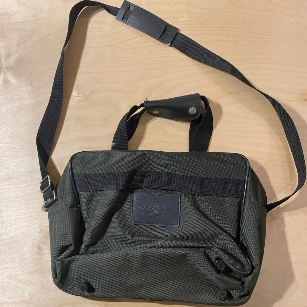 Dockers Dark Gray Men's Messenger Bag (PS)